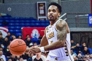 🤔布朗轮休？广厦取消巴里-布朗的注册 并注册新外援肯尼-伯顿