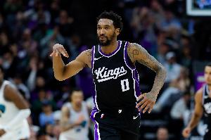 国王主帅：蒙克是完美的职业球员 打首发或替补他都能接受