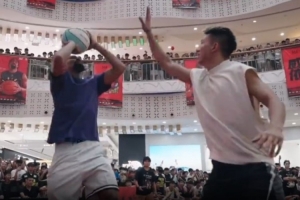 熟悉的丁威迪！打卡厦门&泉州&贵阳 还空降直播吧！ 期待武汉见面