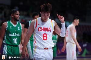 赵睿：我和胡金秋作为老将带动球队 有起伏很正常 需年轻人站出来