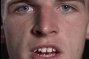 英语听力考试😂😂英超官推晒球员读自己名字的视频