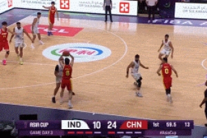 火力拉满！高诗岩底角飚中三分、程帅澎挂掩护中投再进