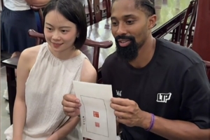 丁威迪中国行—西湖游玩的丁局感受中国篆刻文化并喜提个人印章