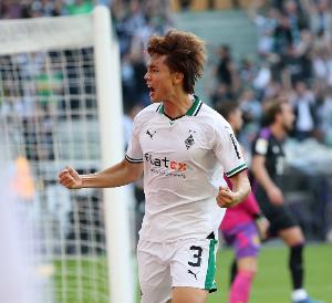 记者：阿贾克斯签板仓滉进入冲刺阶段，固定转会费超1000万欧