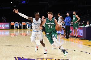 施罗德：东契奇可以不受限制地得分 他在场上总能做出正确的决定