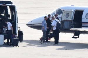 图片报：曼联引援主管维维尔陪同塞斯科出发，最早周五晚上官宣