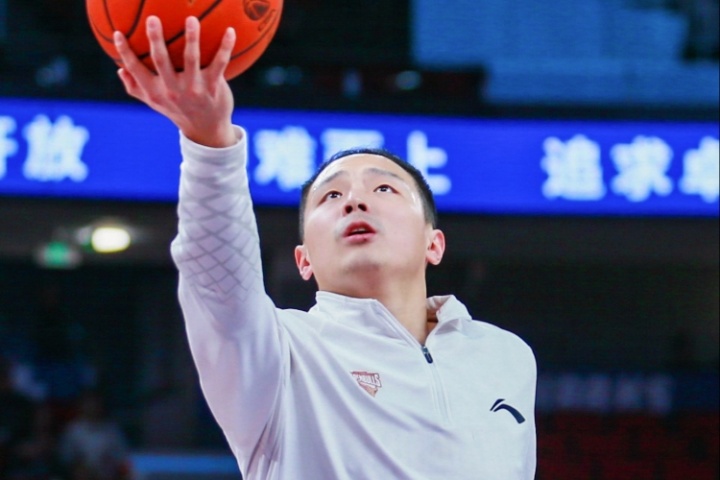 直播吧：青岛与王奕博达成为期3年的顶薪合同