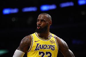 夸梅：传言都说詹姆斯喜欢白人女孩 NBA很快就会把这些事都捅出来