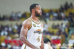 直播吧：山东在接触前辽宁后卫外援弗格