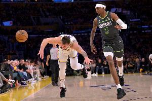 阿里纳斯：东契奇减肥不是为了防守 从没听说过白人也要防守的