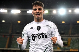 迪马：卡利亚里对S-埃斯波西托加盟越来越乐观，已安排明早体检