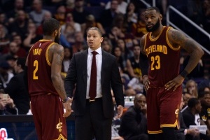 欧文：和老詹打球会被置于风口浪尖 我退役后你们会听到真实故事