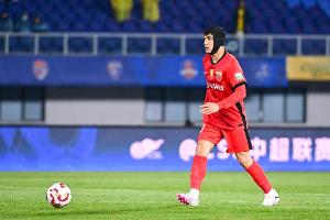 东体：吾米提江累计黄牌停赛无缘战河南队，颜骏凌等4人身背3黄