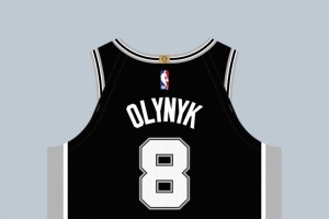 奥利尼克将在马刺穿8号球衣 此号码上一位主人是米尔斯