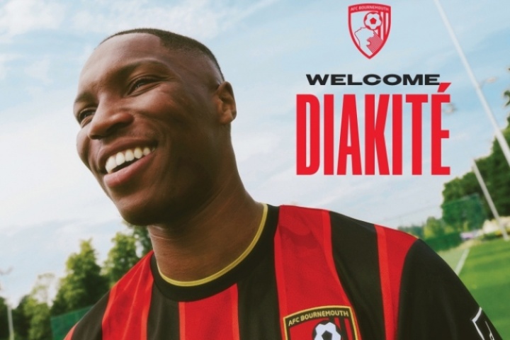 进货！伯恩茅斯官方：24岁后卫迪亚特克加盟，转会费3500万+500万