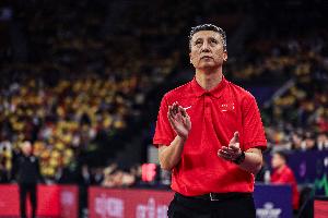 媒体人：次节前半段大量无球换防锁了韩国的远射 中国队打得很好