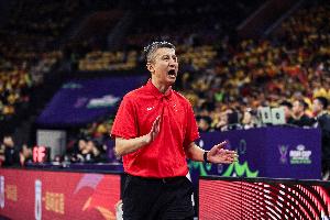 媒体人：说腻了“王俊杰真的太棒了” 下半场防守要投入更多精力