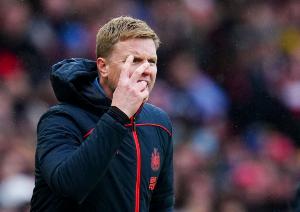 伊萨克真的无法挽回？埃迪豪：沟通是关键，但眼下他确实无法出战