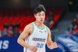 直播吧：天津男篮与锋线何思雨签下为期3年C类合同