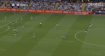 英超新赛季首红！孔萨最后一人拉倒戈登吃到直红，维拉剩十人应战