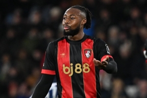 斯洛特称赞塞梅尼奥：他不仅是一名出色的球员，心理上也非常强大