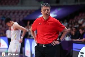 FIBA官方：中国挑战澳洲“不败神话” 谁能捧起亚洲杯冠军奖杯？