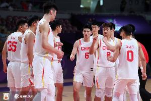 杨毅：中国男篮不但强度不落下风 而且个个敢做动作 厉害得夸张