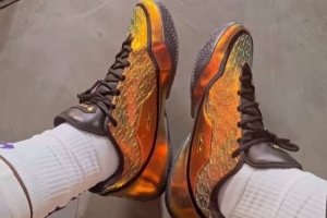 你喜欢吗？詹姆斯自拍上脚最新黄金配色款詹23代战靴👟