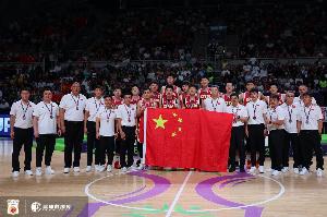 媒体人：以团队为先&不计较个人数据 正是这支中国男篮最宝贵品质