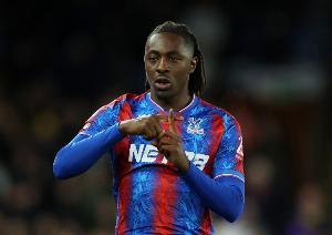 格拉斯纳：埃泽今晚不会出战，不清楚他是否会来现场