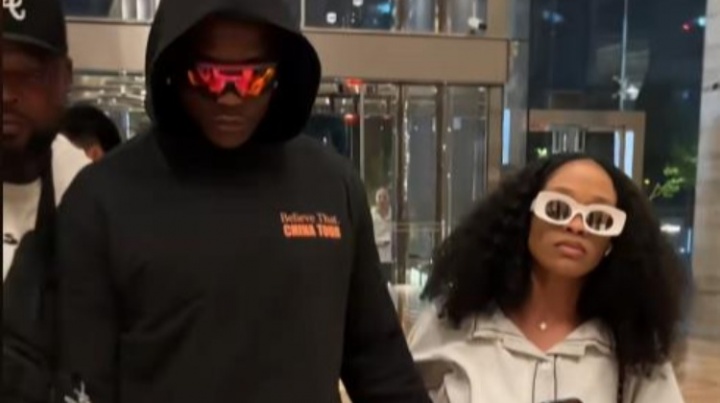 华子凌晨抵达上海开启首次中国行：穿美式垮裤 正牌女友随行