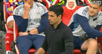 约克雷斯门前错失大礼，阿尔特塔捂脸不忍直视