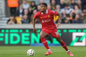 拼抢激烈，纽卡VS利物浦上半场双方犯规共19次创新赛季半场新高