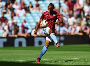 记者：蒂莱曼斯拒绝加盟吉达联合，他希望留在英超踢球