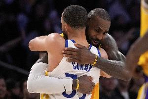 乔-约翰逊：相较东契奇 詹姆斯和库里联手更有机会夺冠