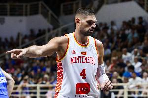 助队咬住比分！武切维奇半场7中6拿到14分7板2助&抢下3个前场板