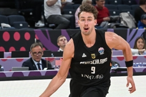 稳定输出！小瓦格纳11中6&10罚8中轻松砍21分 正负值+21全场最高