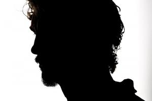 8000万新援官宣在即！纽卡社媒发布球员头像剪影：⏳🤩