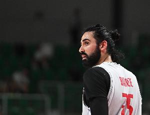 难救主！比塔泽13中9空砍全场最高22分外加4板3帽 罚球5中3