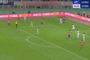 打花了！瓦科回做助攻，马德鲁加世界波破门，泰山4-0领先国安！