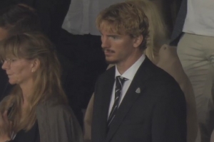 纽卡9000万欧新援！沃尔特马德在看台观看了纽卡vs利兹联的比赛