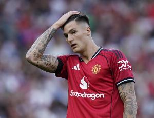 电讯报：舍什科更像韦霍斯特而非范尼，看似高大却头球技术存疑