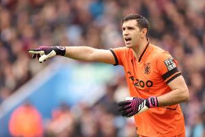 BBC：曼联仍在权衡引进马丁内斯还是拉门斯，维拉也有意拉门斯