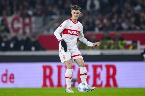 记者：曼联的代表在斯图加特谈斯蒂勒 与球员的谈判已很深入