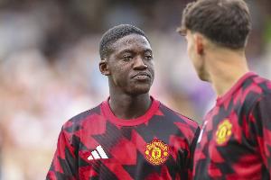 记者：梅努不太可能租借离开曼联但不是100%，阿莫林希望他留下