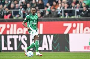 记者：英冠升班马雷克瑟姆在和曼城谈租借卡博雷