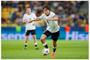 TA：埃弗顿想在截止日补中场，正探索从弗赖堡签下梅林-罗尔