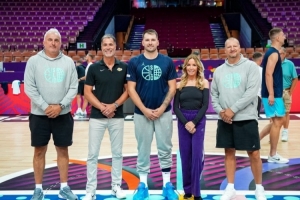 高水平赛事&球星云集！湖人、雄鹿、开拓者等队管理层观战欧锦赛