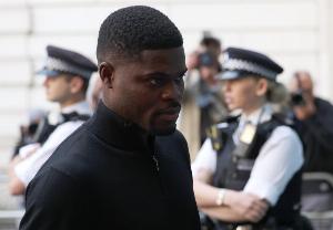 每日电讯报：英国法院对托马斯涉嫌强奸案的庭审延期至9月15日