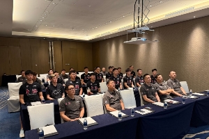 上海官方晒全队观看阅兵仪式 新援张镇麟坐在李弘权&李添荣之间